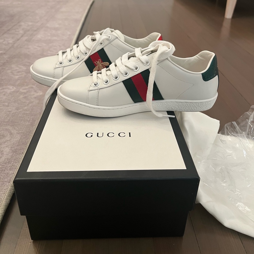Gucci Ace sneaker with bee (Womens)
